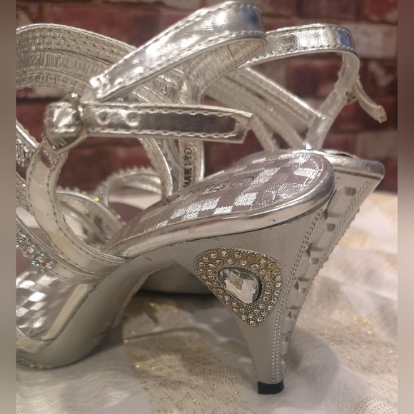 Silver shoes - Picture 6 of 16